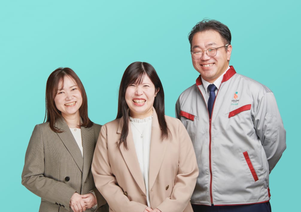 笑顔の3人の採用担当スタッフ