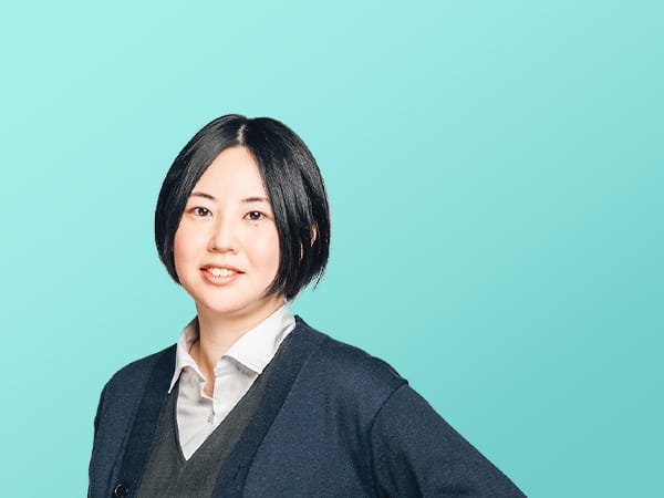 笑顔の女性社員