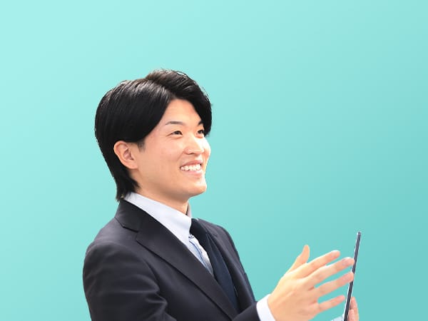 笑顔の男性社員