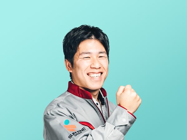 ガッツポーズをする男性社員